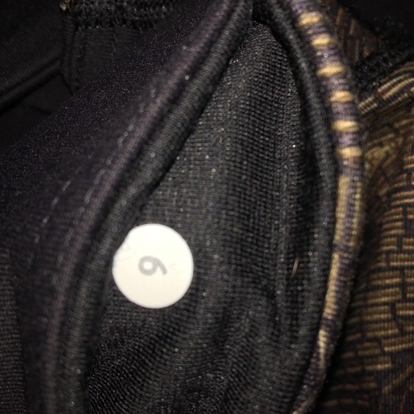 Lululemon Wunder Under Leggings - Picture 5 of 5